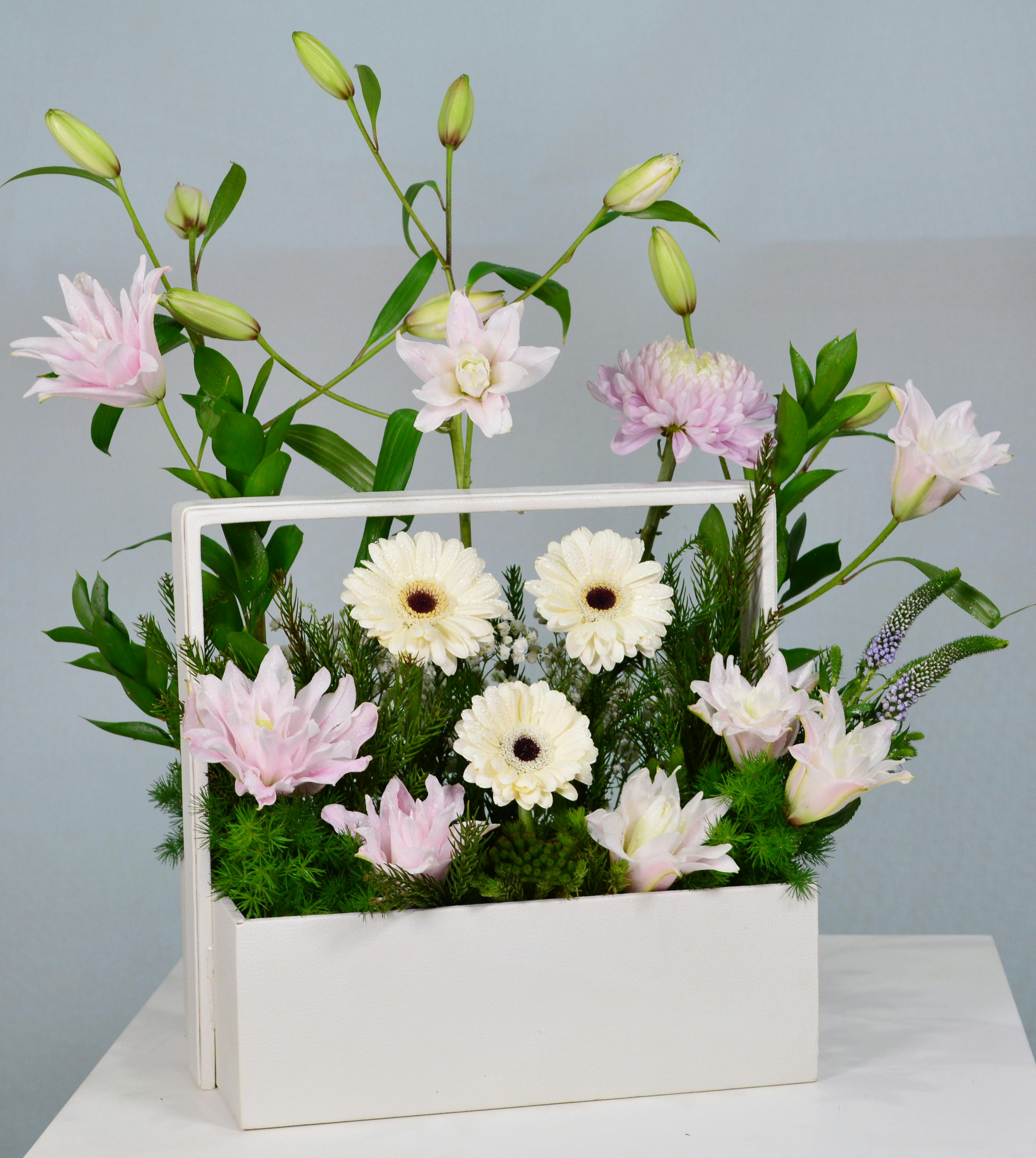 Cesta de Gerberas y Liliums
